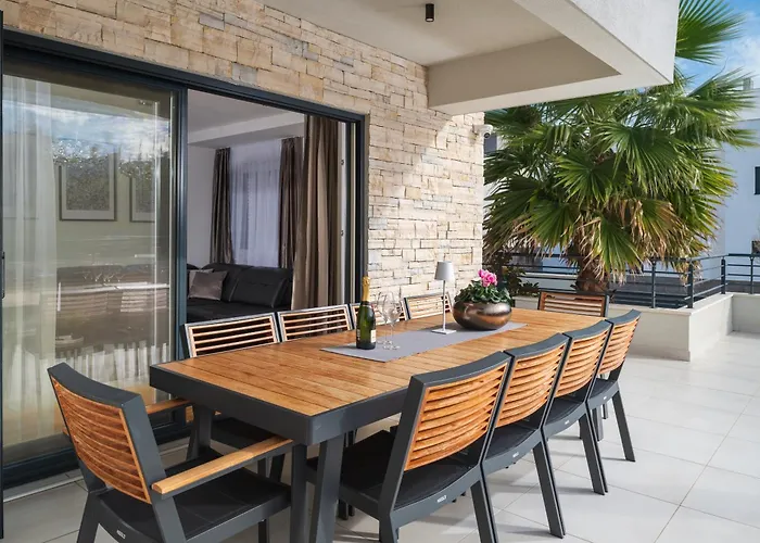 Villa Roca With Heated Pool And Sauna