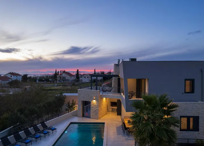 Villa Roca With Heated Pool And Sauna