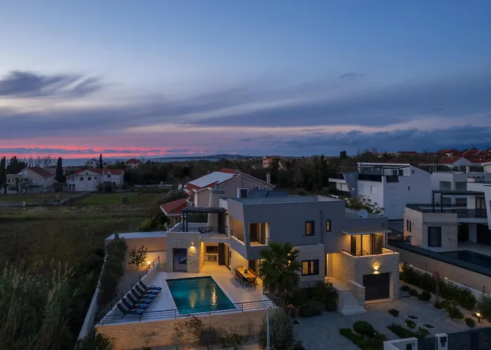 Villa Roca With Heated Pool And Sauna