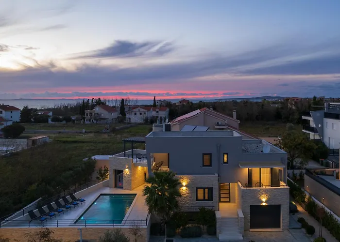 Villa Roca With Heated Pool And Sauna