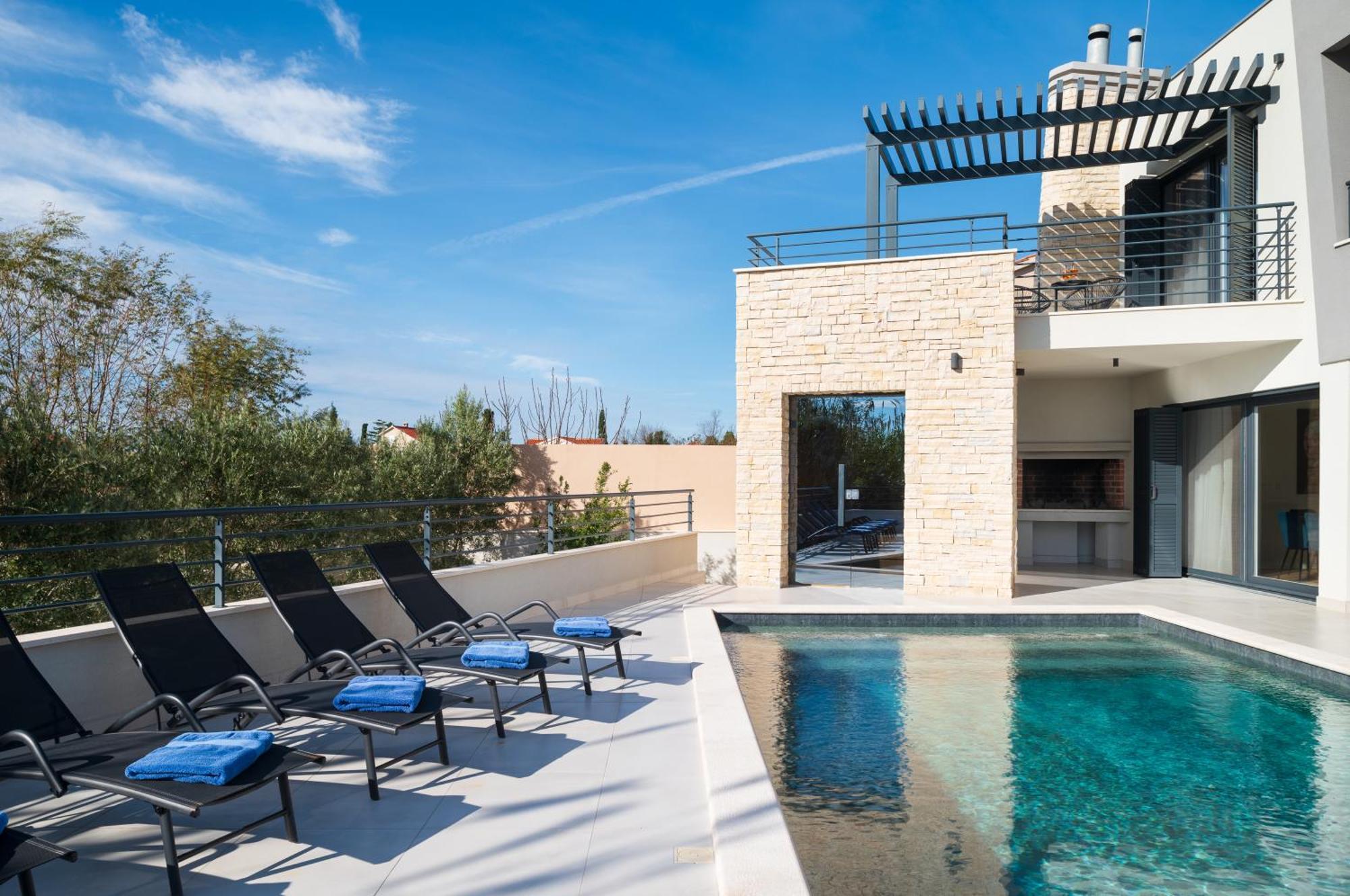 Roca With Heated Pool And Sauna Villa Privlaka (Zadar)