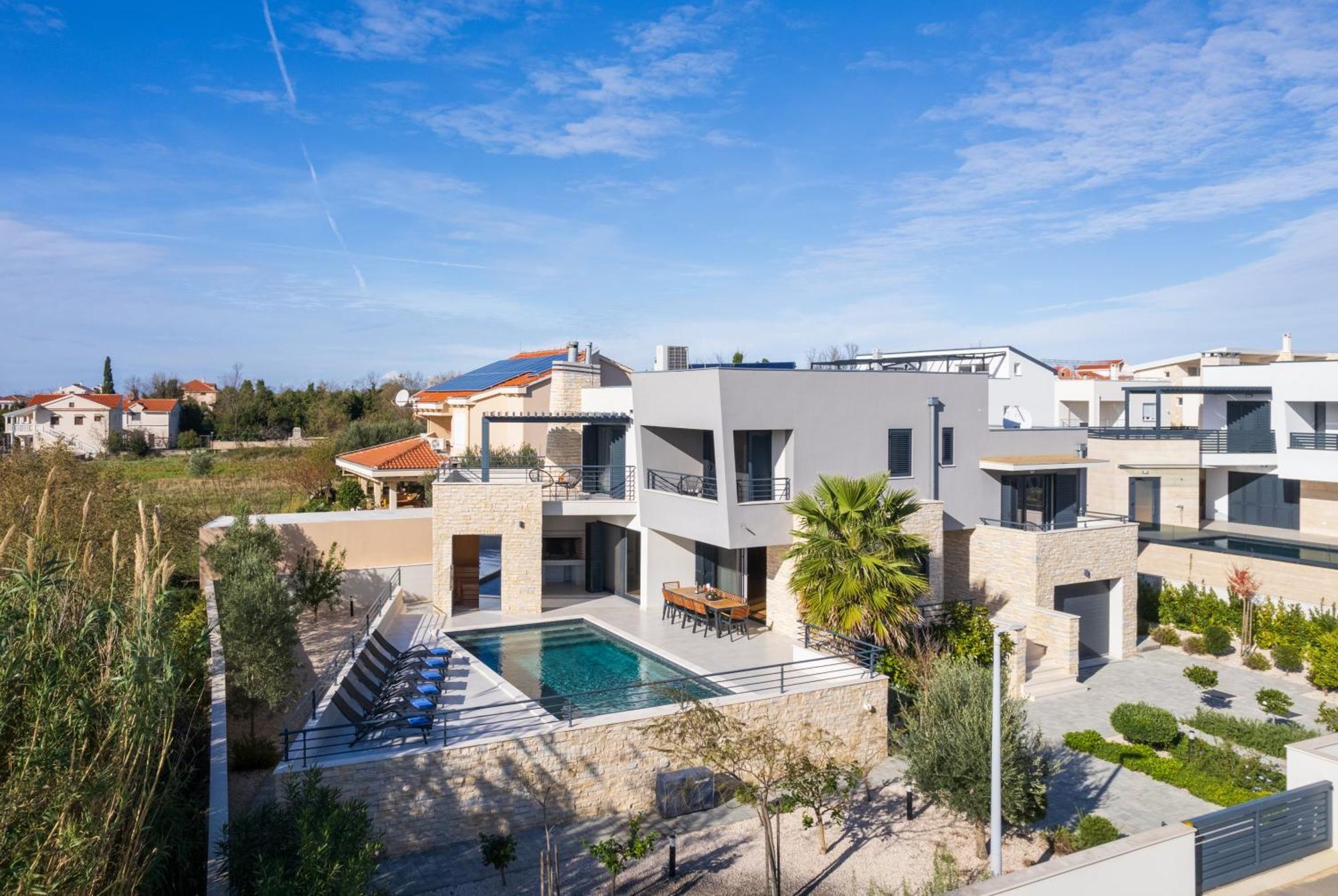 Roca With Heated Pool And Sauna