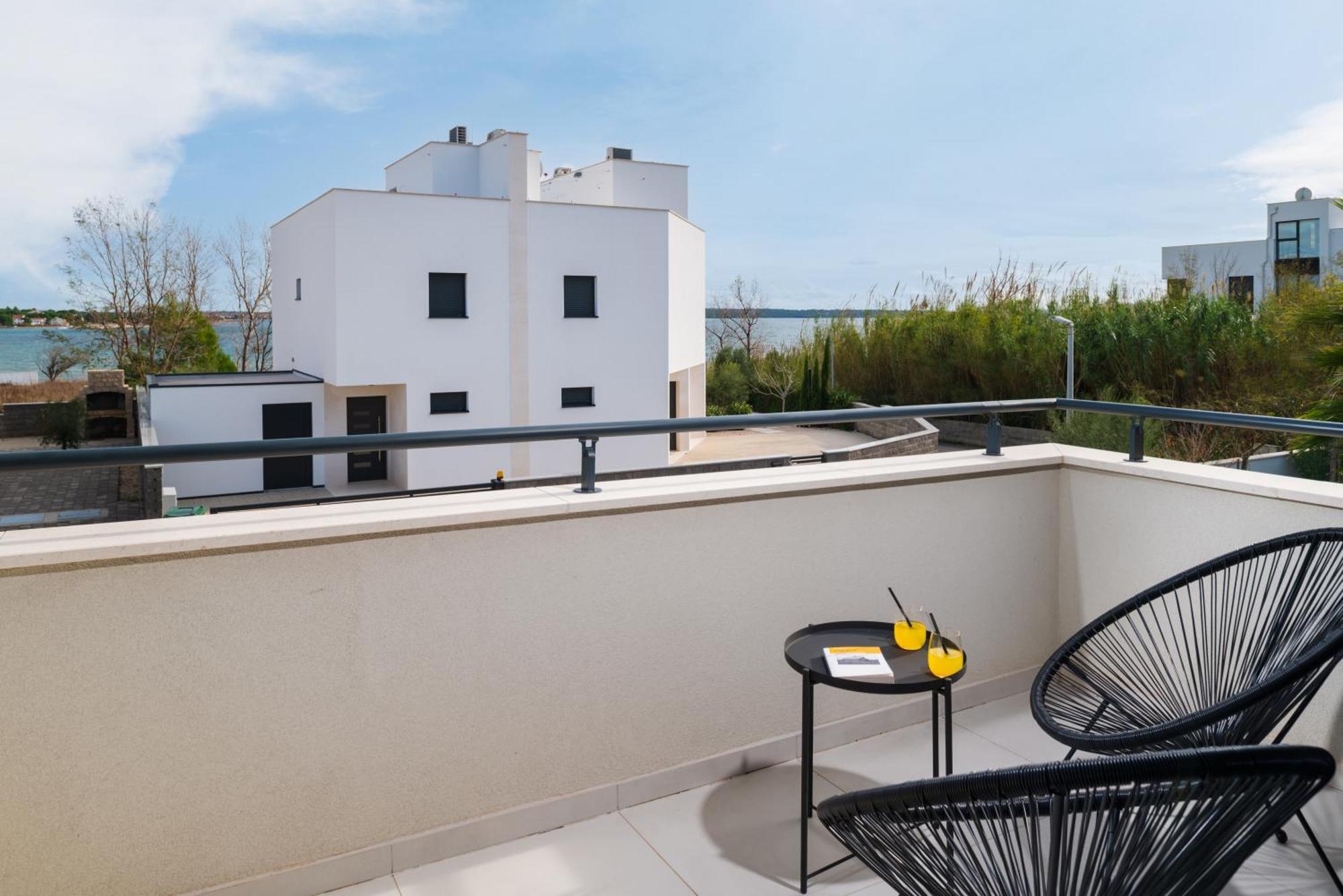 Roca With Heated Pool And Sauna Villa Privlaka (Zadar)