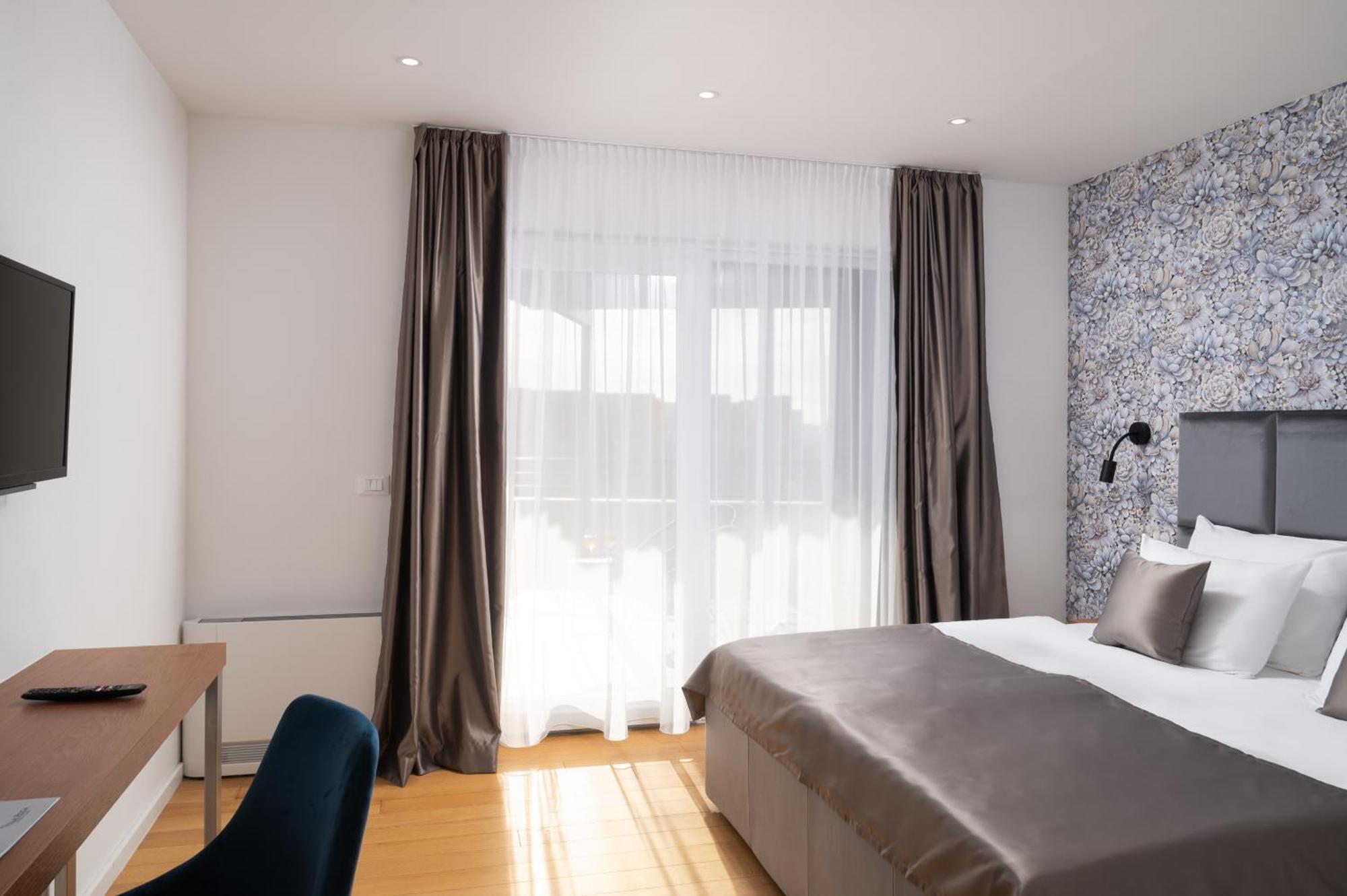 Roca With Heated Pool And Sauna Villa Privlaka (Zadar)